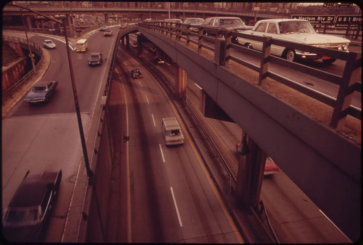 Traffic on the sunken Cross Bronx Expressway in April 1973