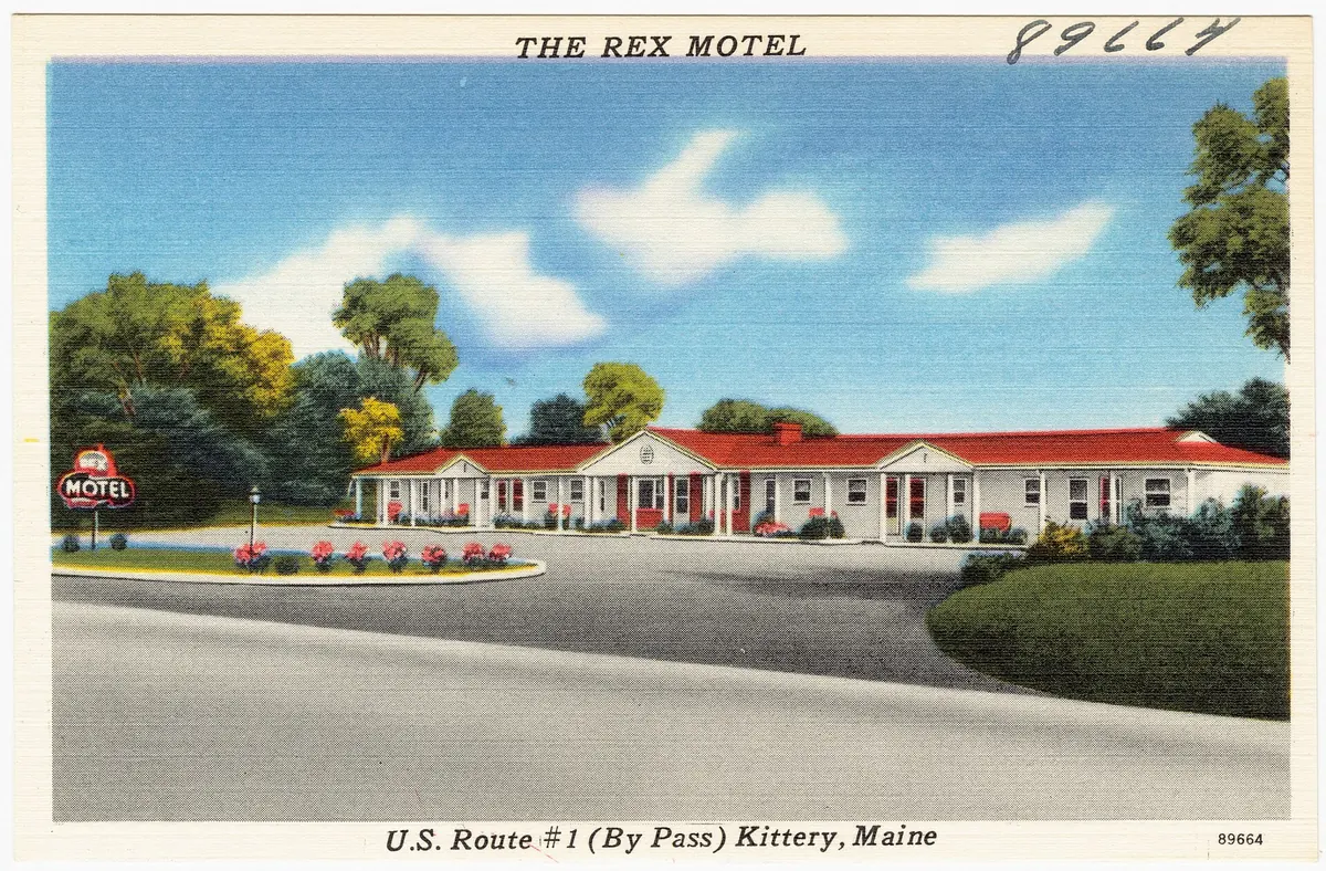 Linen postcard of a motel on the U.S. Route 1 bypass in Kittery, Maine, about 1930–1945